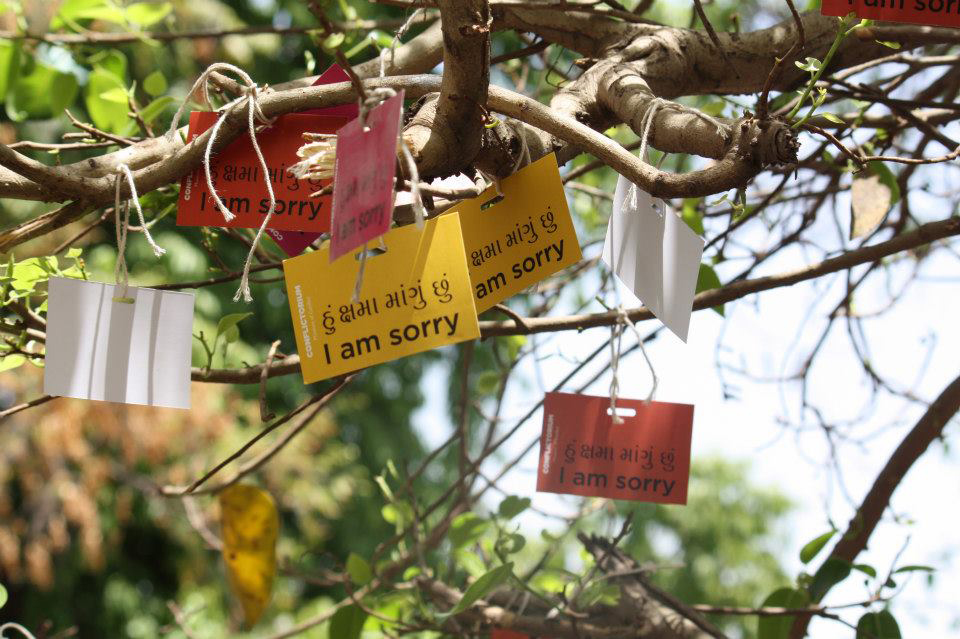  The Sorry Tree showing apologies by people tied to the branches of the tree