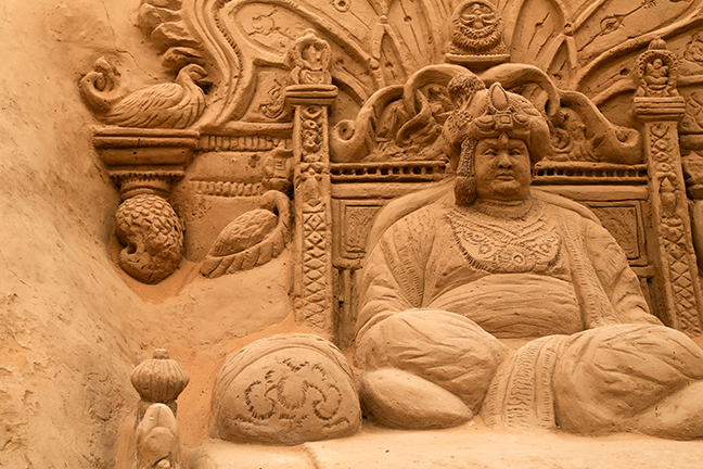 Photograph of a sculpture of Srikantadatta Narasimharaja Wodeyar in the Mysore Sand Sculpture Museum