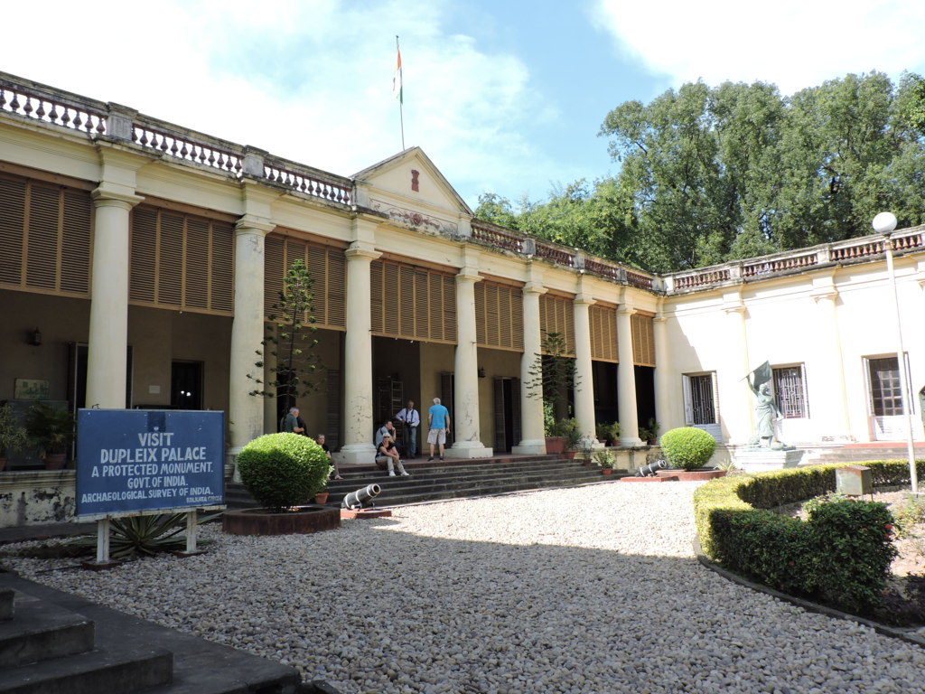 Entrance and outer facade of the museum