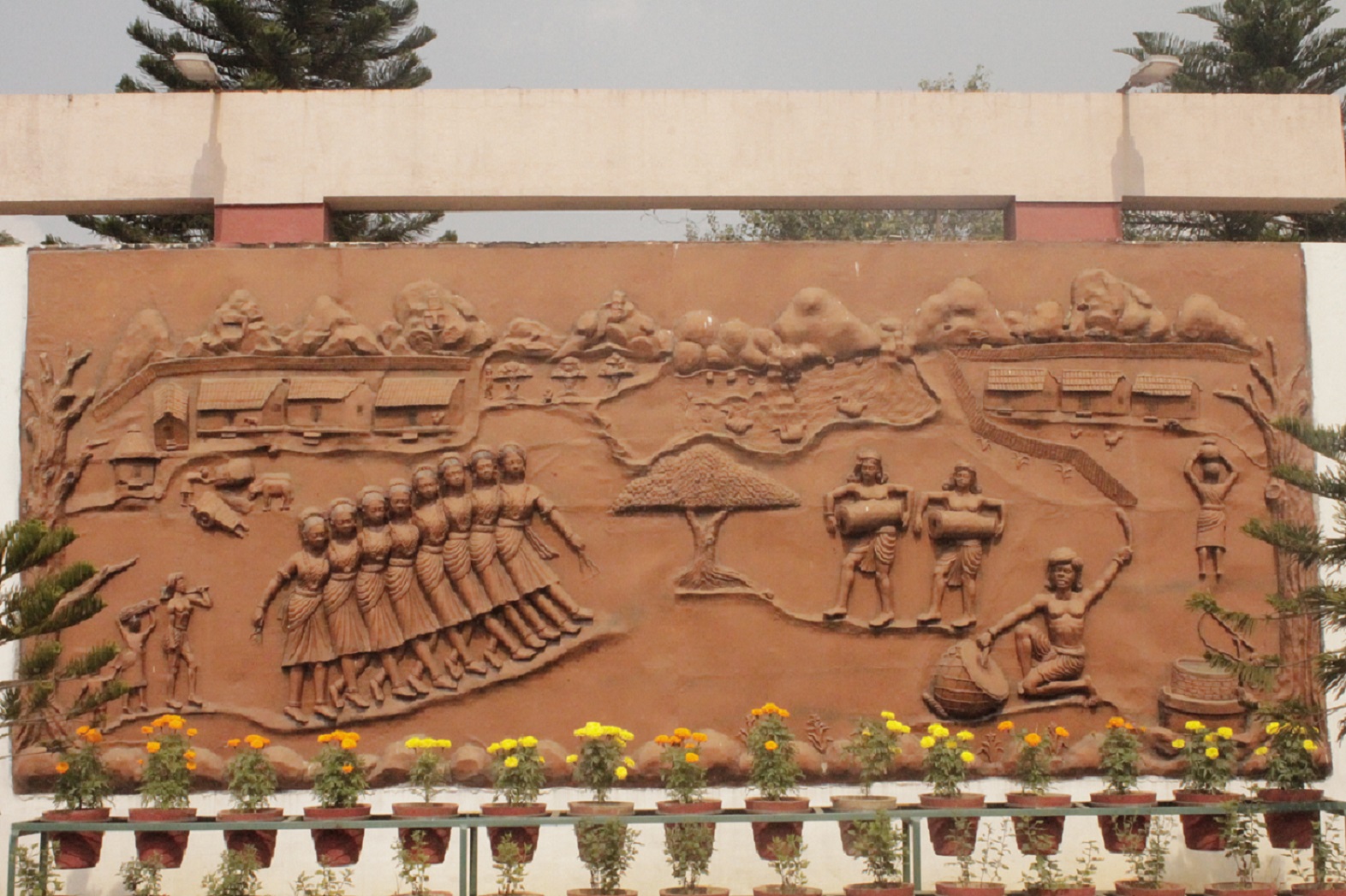 Mural displaying Nagpuri folk dance and music.