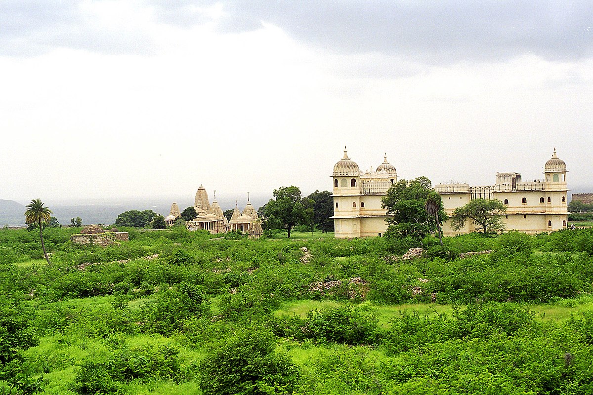 Fateh Prakash Palace | commons.wikimedia.org/wiki/File:Fateh_Prakash_Palace.jpg