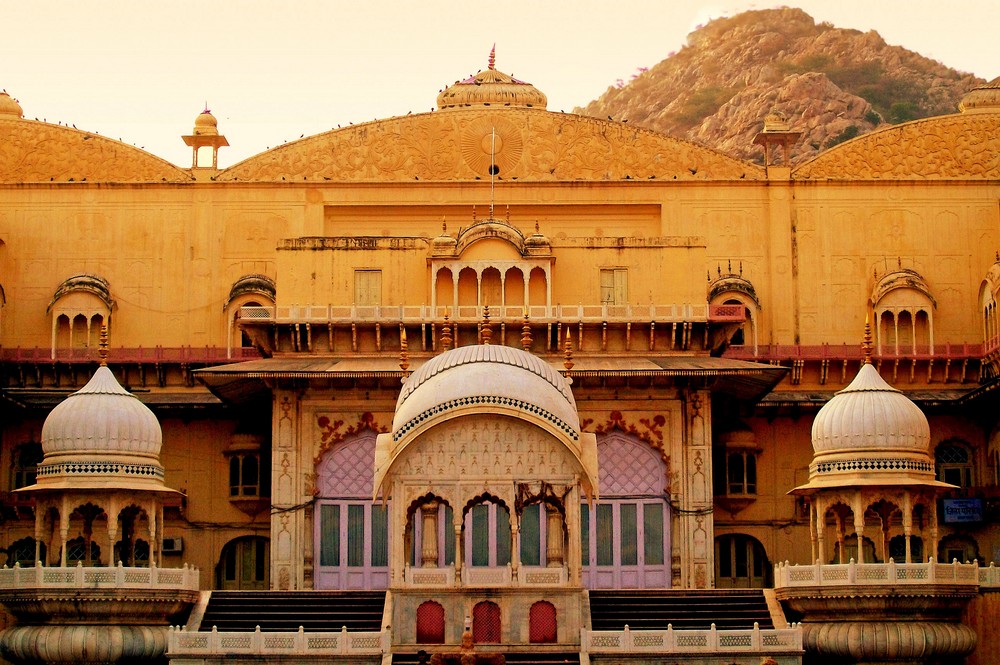 Government Museum Alwar | commons.wikimedia.org/wiki/File:Alwar_city_palace.JPG