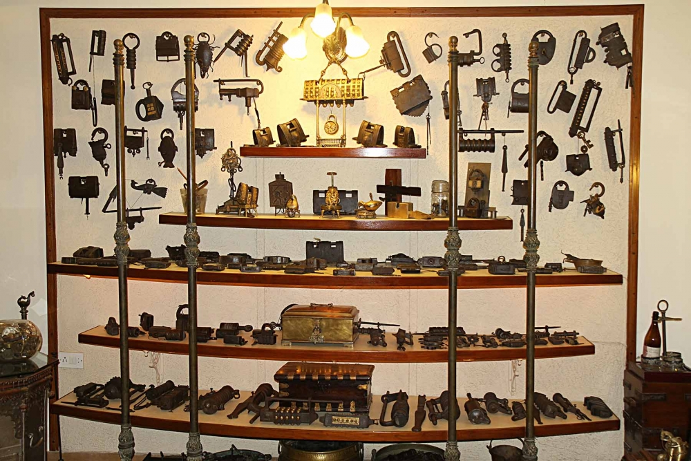 LOCKs’ is an abbreviation for Lovers of Old Collectables and Knick-knacks, and the museum houses numerous items one finds in nostalgia shops.